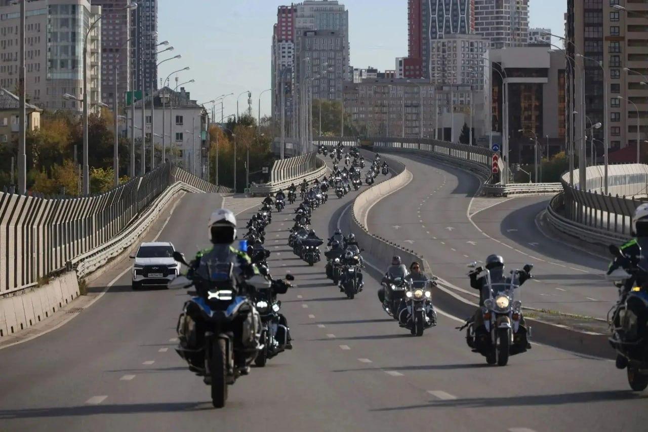 В Екатеринбурге более 1500 байкеров закрыли мотосезон