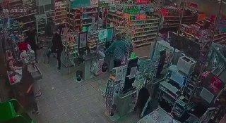 Жуть из Волгограда: многодетного отца застрелили в магазине из-за замечания