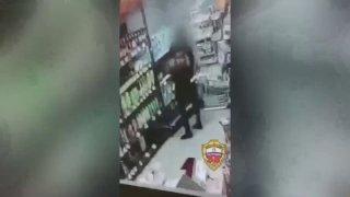 Москвич напугал охранников «гранатой» ради бутылки алкоголя и сыра. Все...
