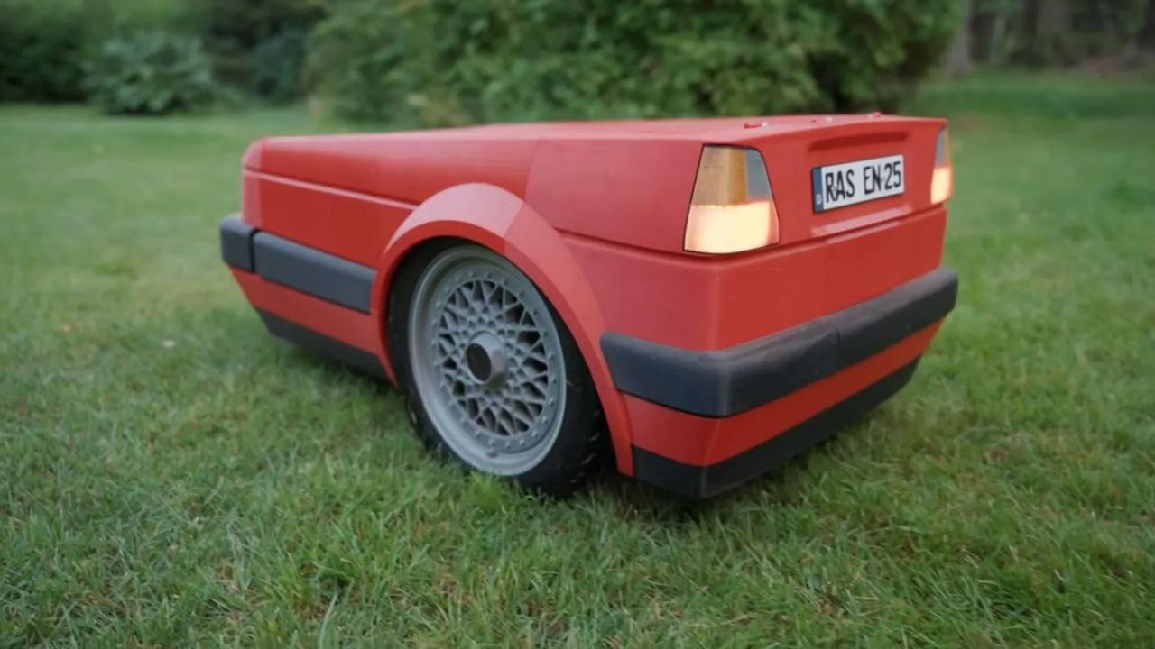 Немец собрал самую крутую газонокосилку в мире — автономный Volkswagen Golf GTI.