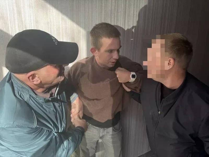 В Ачинске задержали сбежавшего из военной части более года назад контрактника...