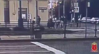 На Московском проспекте водитель электровелосипеда сбил ребенка на пешеходном переходе и скрылся. Полицейские оперативно установили личность нарушителя.