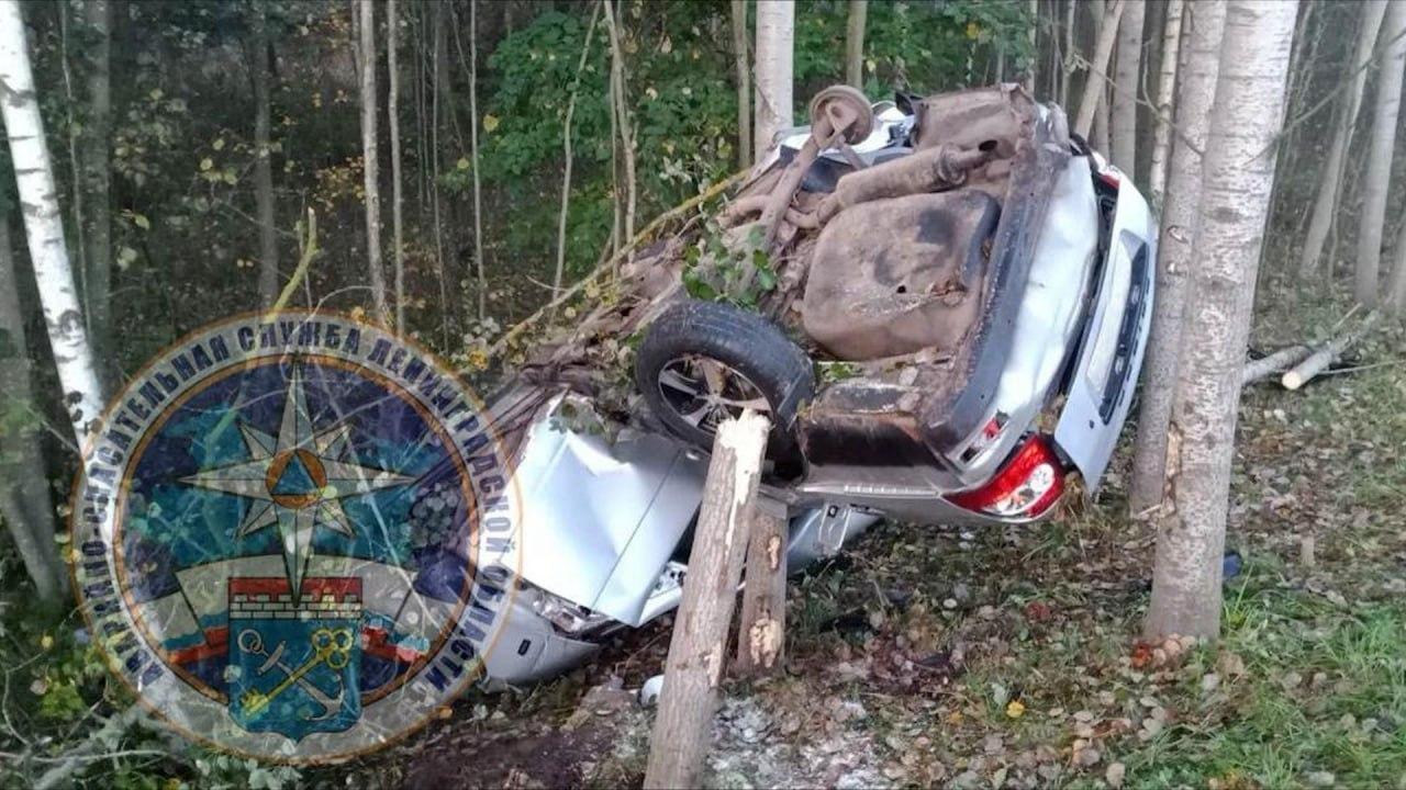 На 46-м км трассы «Кола» водитель Lada Priora не справился с управлением,...