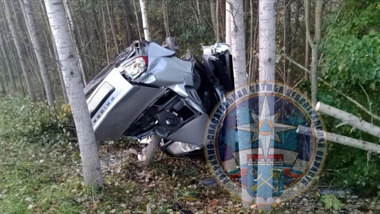 На 46-м км трассы «Кола» водитель Lada Priora не справился с управлением,...
