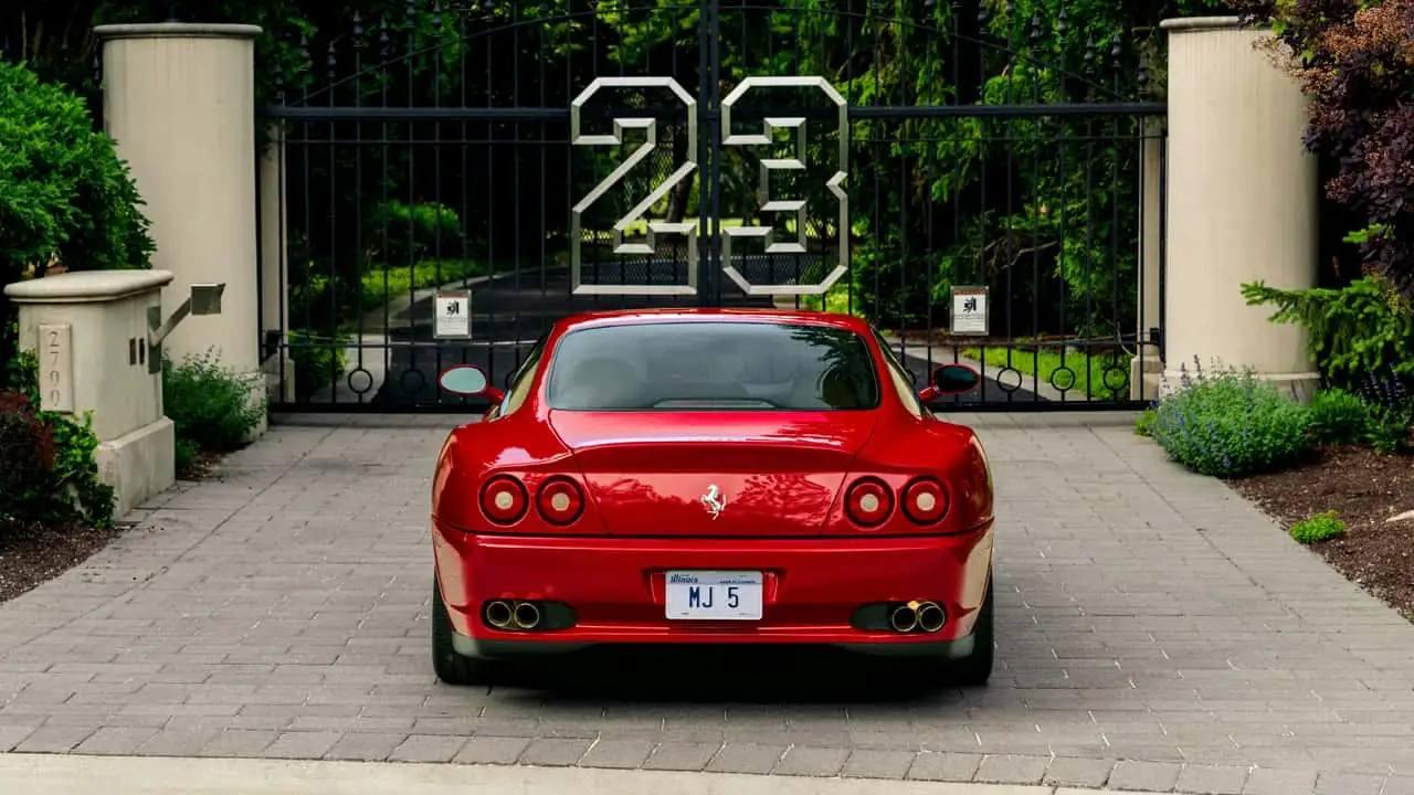 Ferrari 550 Maranello Майкла Джордана установила новый рекорд на аукционе — за красный суперкар 1997 года отдали $2,7 миллиона (₽225 миллионов).