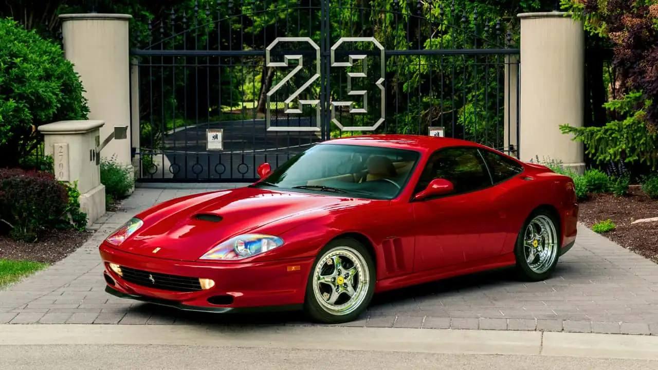 Ferrari 550 Maranello Майкла Джордана установила новый рекорд на аукционе — за красный суперкар 1997 года отдали $2,7 миллиона (₽225 миллионов).