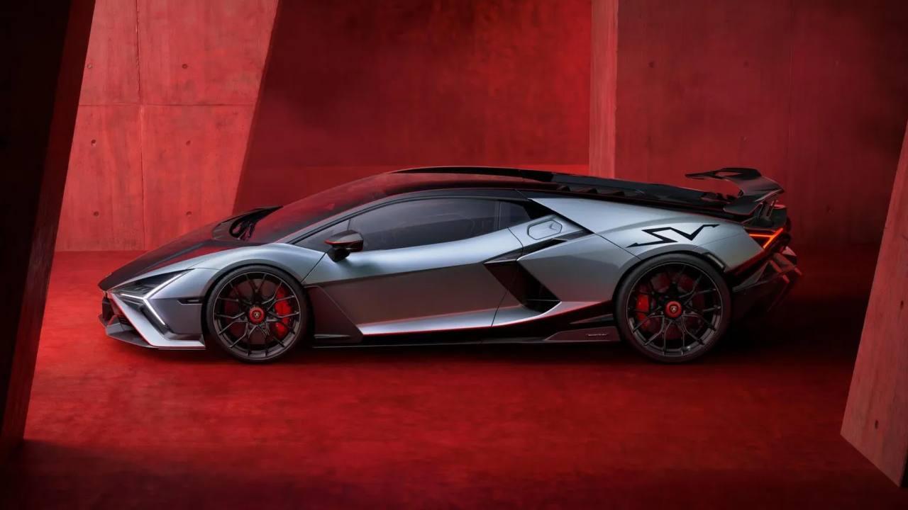 Lamborghini Revuelto оказался недостаточно вызывающим — Venuum показала новый обвес Voltoro V1 для 1000-сильного суперкара.