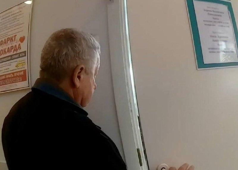 В Новосибирске муж пациентки напал на невролога с иглой