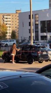 «Где мои алименты?»: в Перми женщина нанесла краской из баллончика надписи на BMW бывшего мужа, требуя перечислить деньги на содержание детей