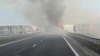 Две фуры столкнулись и загорелись на трассе Кемерово — Новокузнецк
