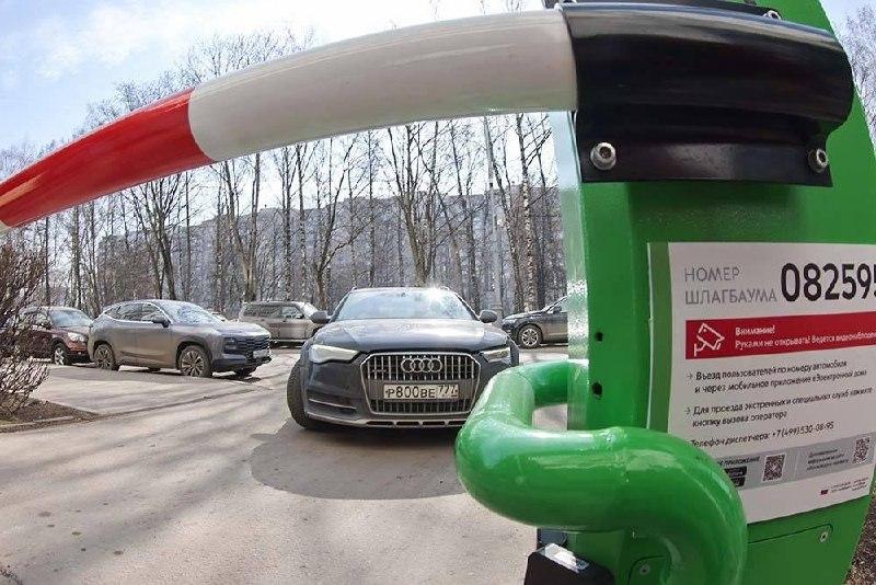 Плату за шлагбаумы во дворах ввели в Москве, — заммэра Ликсутов.