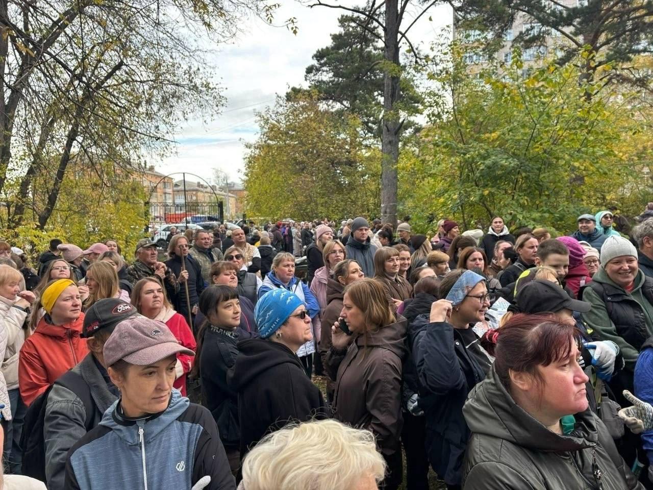 Более тысячи ачинцев убрались в парке «Железнодорожник» 🌳
