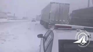 Челябинскую область завалило снегом.
