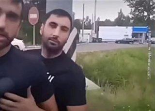 — Видишь, что обочина? — Х•ль ты снимаешь? Случай на московской дороге....