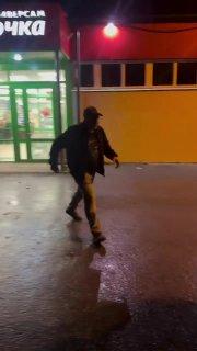«Давай по одному разъе*у!» Мужики напали на аниматора в костюме, а тот дал...