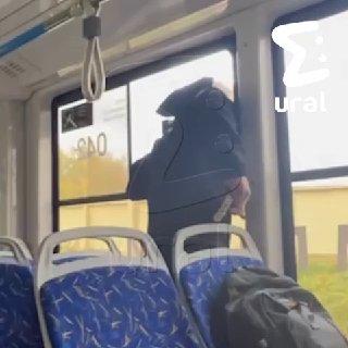 Екатеринбуржец закурил в 13-м трамвае. Карма долго ждать себя не заставила....