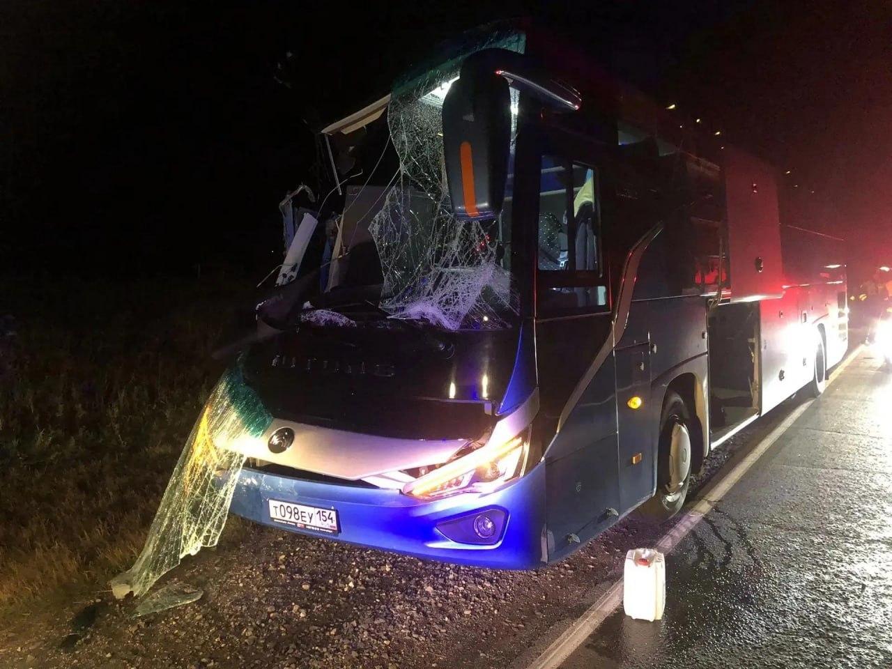 В Ордынском районе автобус врезался в грузовик: есть погибший