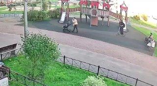 Самокатчик нападает на женщин в Новой Охте