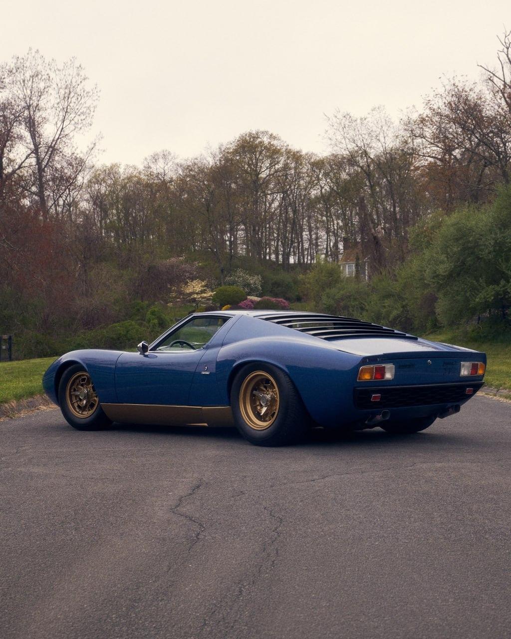 Lamborghini Miura теперь можно НОСИТЬ НА ШЕЕ — швейцарский бренд Formawerx превратил культовый суперкар в миниатюрный аксессуар.