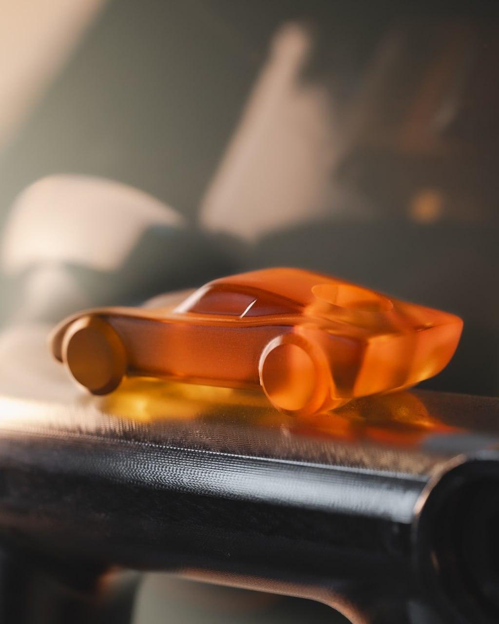 Lamborghini Miura теперь можно НОСИТЬ НА ШЕЕ — швейцарский бренд Formawerx превратил культовый суперкар в миниатюрный аксессуар.