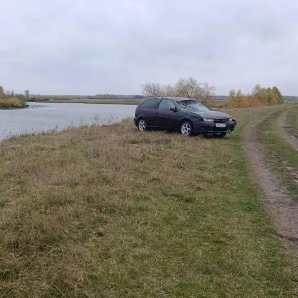 Тюменка въехала на машине в реку и погибла
