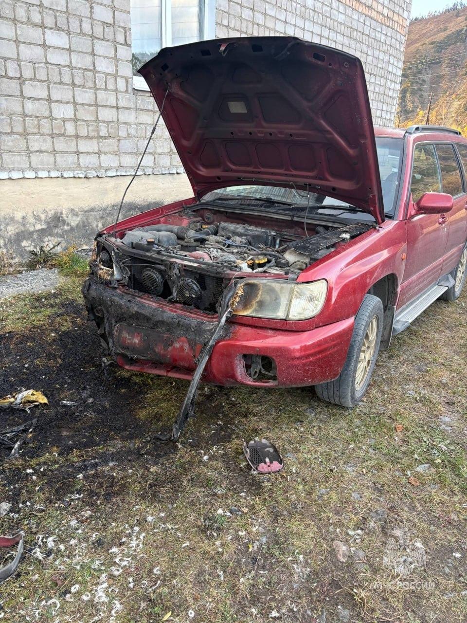 В Абазе неосторожность при курении привела к загоранию матраца и Субару