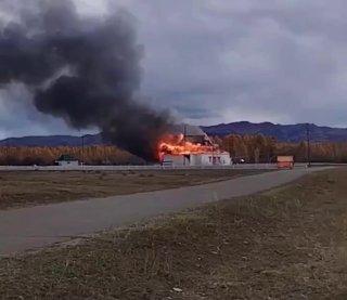 Крупнейший буддийский храм «Устуу-Хурээ» уничтожен пожаром в Тыве, — СМИ.