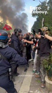 Мэр самого криминального пригорода Парижа – Сен-Дени – попал под слезоточивый...