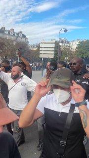 Мэр самого криминального пригорода Парижа – Сен-Дени – попал под слезоточивый...