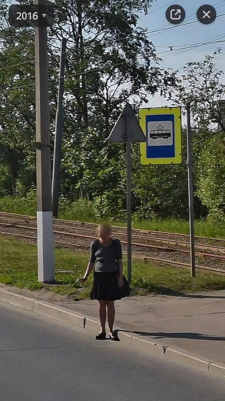 В Петербурге проститутка уже 25 лет стоит на одной и той же точке Петергофского шоссе, она даже попала на карты.
