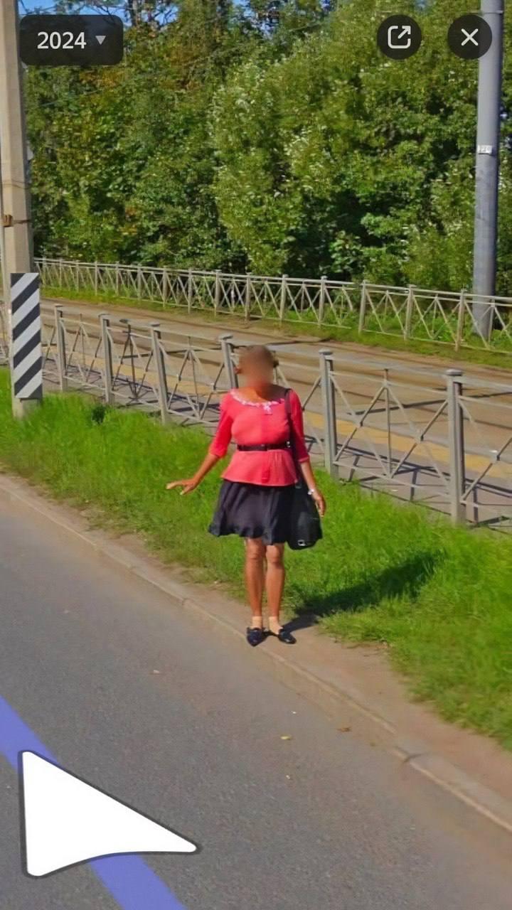 В Петербурге проститутка уже 25 лет стоит на одной и той же точке Петергофского шоссе, она даже попала на карты.