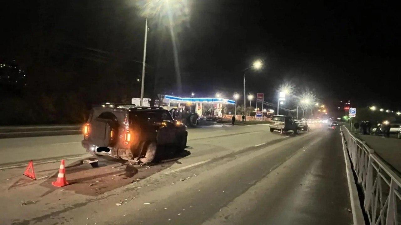 Женщина и дети пострадали в массовом ДТП в Новосибирске Поздно вечером 9...