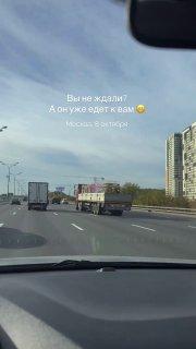 Новый 2027 год уже едет в Москву — фуру с новогодними украшениями заметили на...