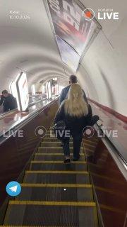 В Киеве остановились все ветки метро из-за падения напряжения, не работают эскалаторы.
