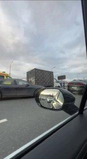 На западе Москвы в аварию попал спорткар.