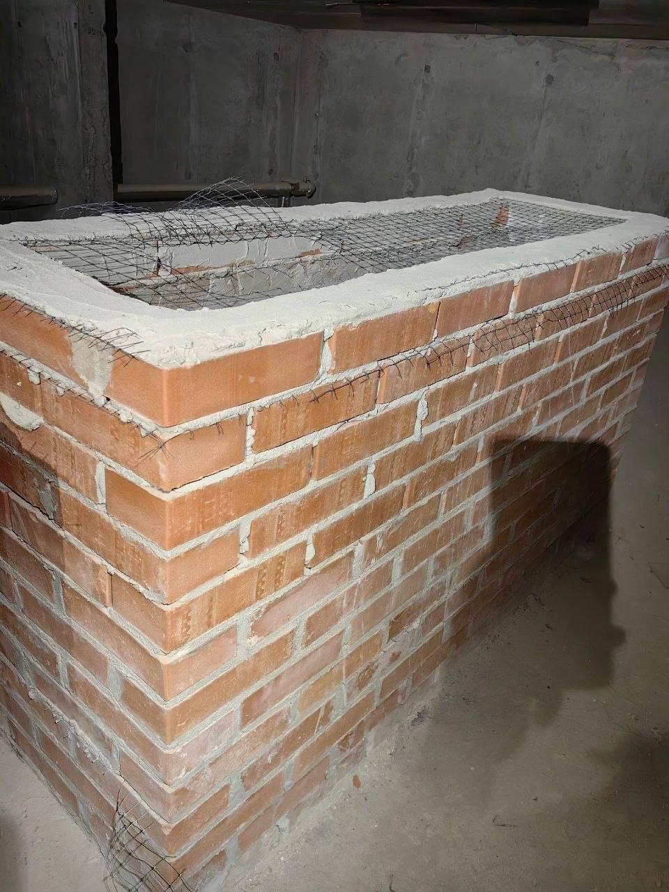 Котёнка спасли из вентиляционной шахты в Кудрово с помощью мяуканья