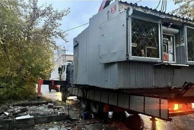 Три улицы Новосибирска освободили от незаконно установленных киосков