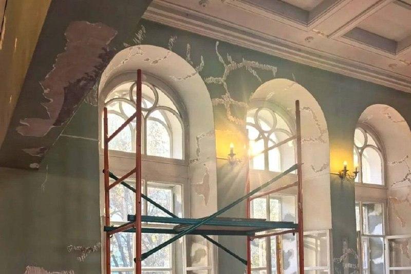 В главном здании усадьбы Сукачёва начался капитальный ремонт