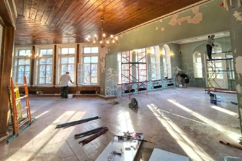 В главном здании усадьбы Сукачёва начался капитальный ремонт