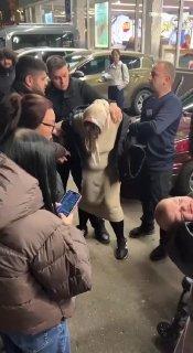 В московском Чертанове задержали женщину, которая чуть не задушила своих детей в коляске.