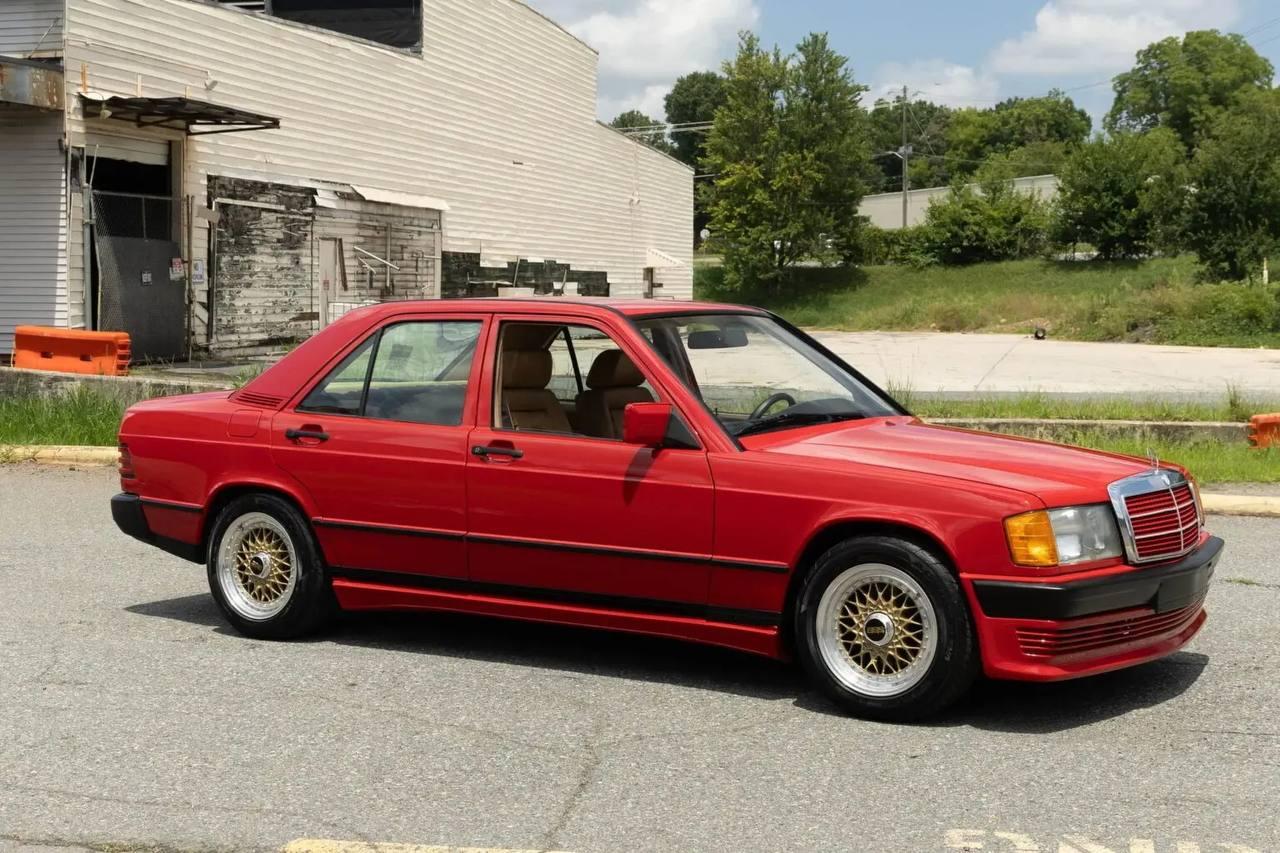 США продают уникальный Mercedes-Benz 190E с турбомотором от Callaway — такой автомобиль существует всего в одном экземпляре.
