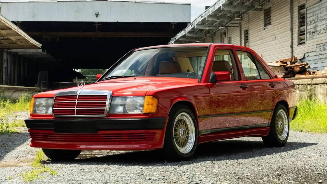 США продают уникальный Mercedes-Benz 190E с турбомотором от Callaway — такой автомобиль существует всего в одном экземпляре.