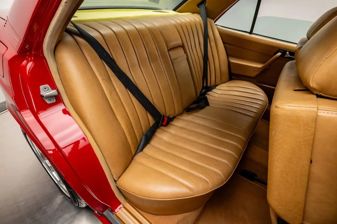 США продают уникальный Mercedes-Benz 190E с турбомотором от Callaway — такой автомобиль существует всего в одном экземпляре.