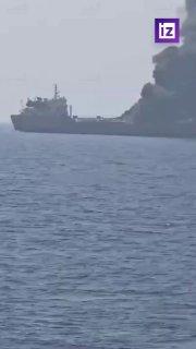 Неизвестный снаряд попал в нефтяной танкер в Ормузском проливе, судно...
