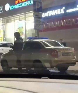 В Москве неадекватная женщина пыталась задушить своих детей в коляске. Мать...