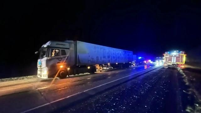 В Барабинском районе районе грузовик воткнулся во вторую стоящую фуру...