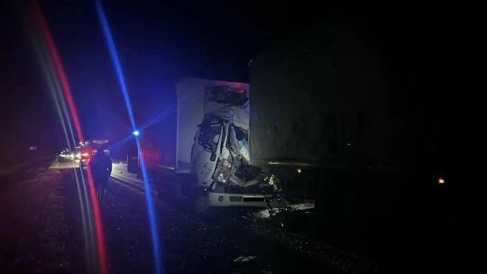 В Барабинском районе районе грузовик воткнулся во вторую стоящую фуру...