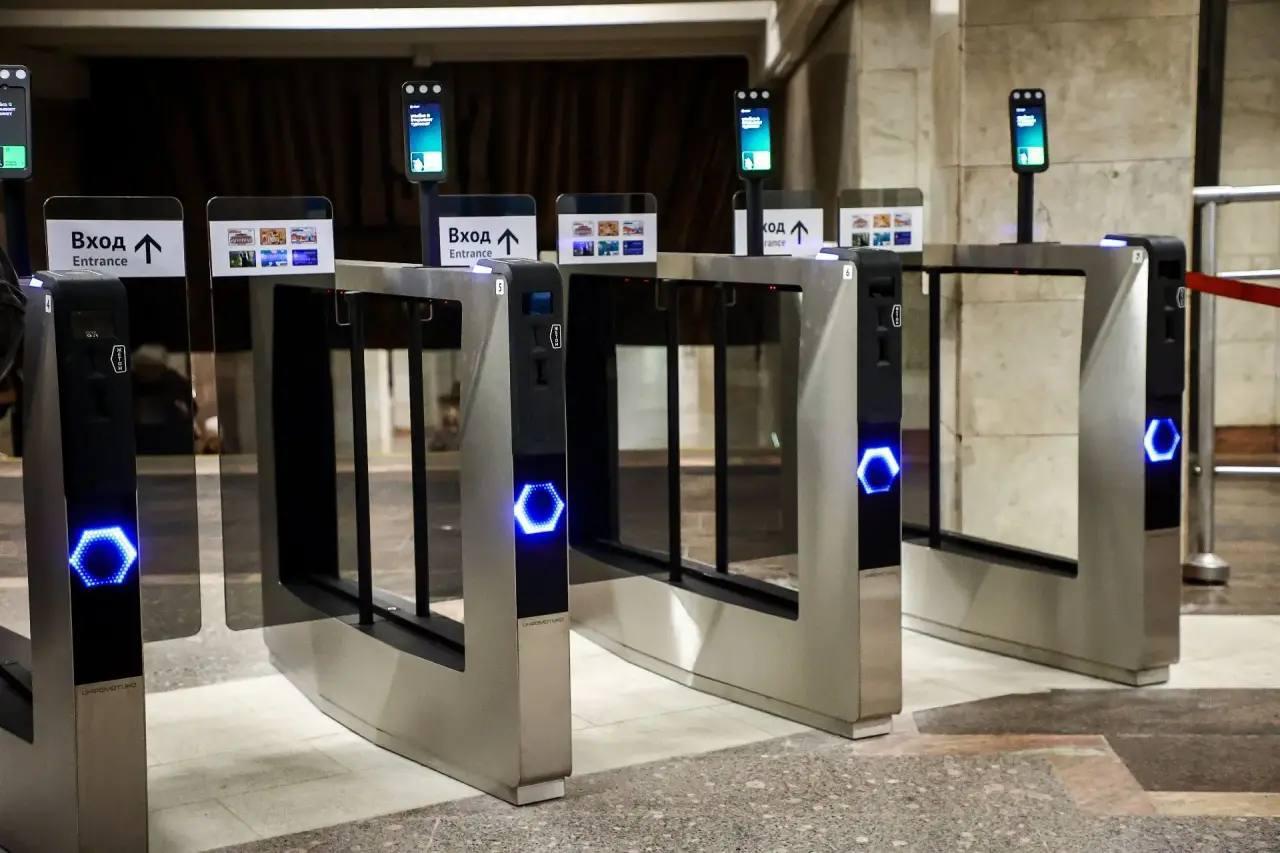 Уже завтра начнут устанавливать новые турникеты на станции метро...