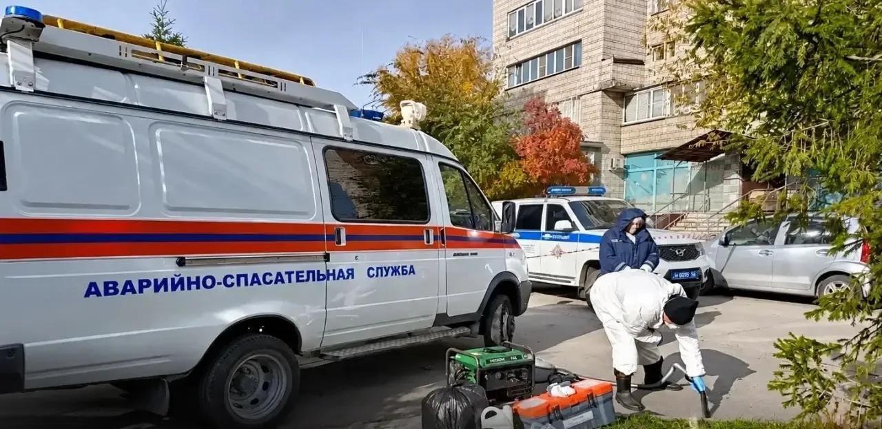 Сегодня днём в центре Новосибирска на Красном проспекте неизвестный разбил сосуд с ртутью и сбежал
