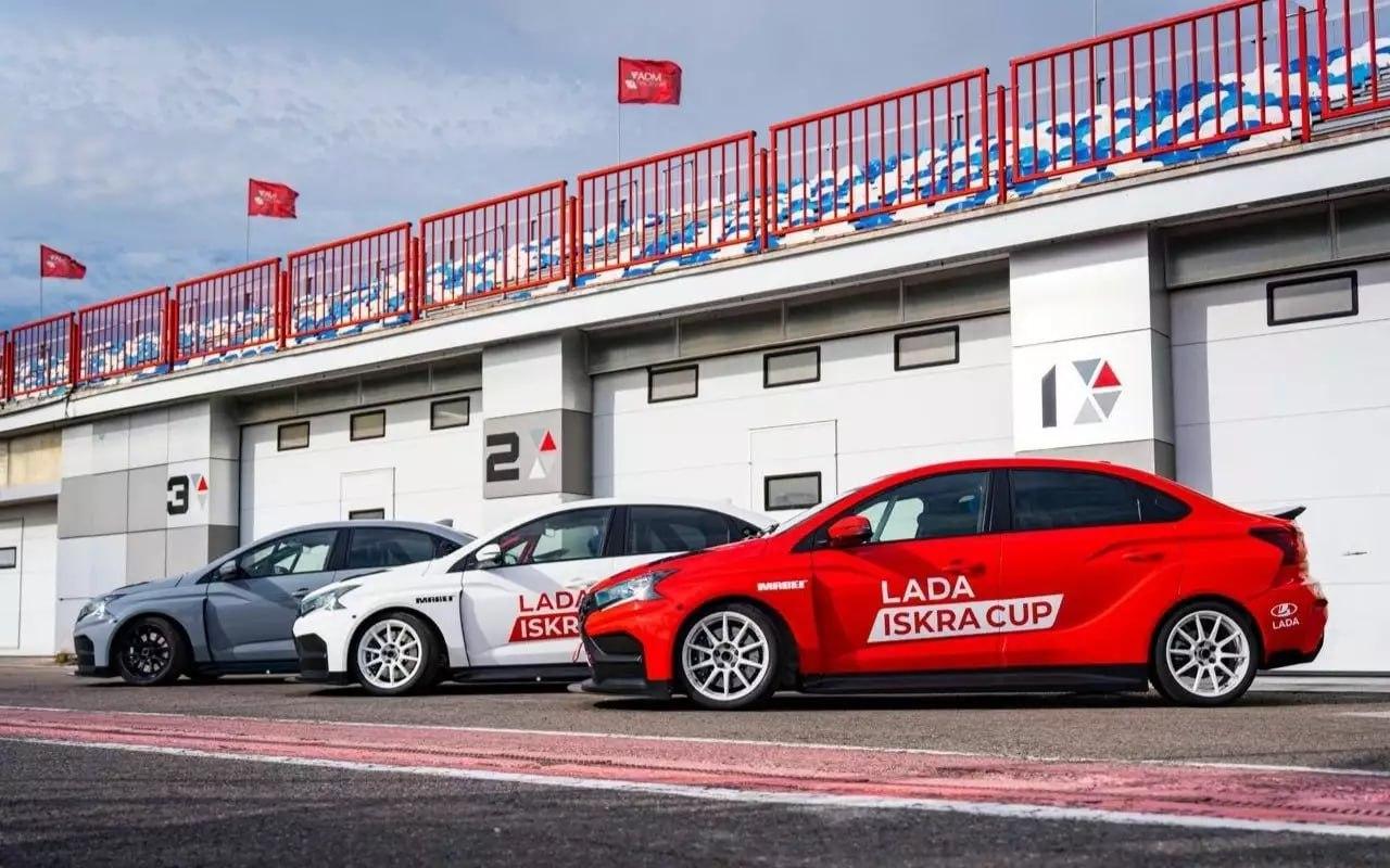 АвтоВАЗ показал гоночную Lada Iskra за 7 млн рублей. Это спортивный...